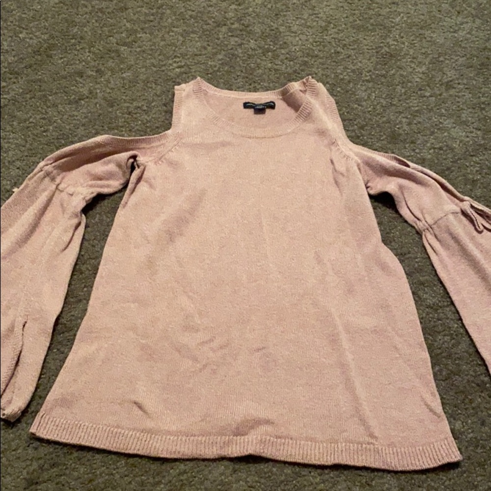 American eagle pink shoulder cut out top